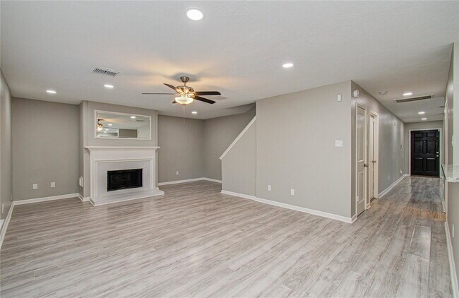 Building Photo - Village Park Drive, Missouri City, TX 77489 - 5 BR 2.5 BA single-family home