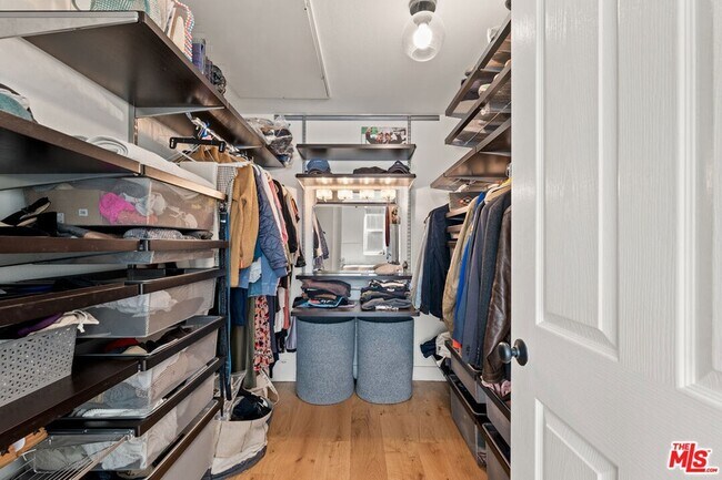 Building Photo - 6020 S Seabluff Dr