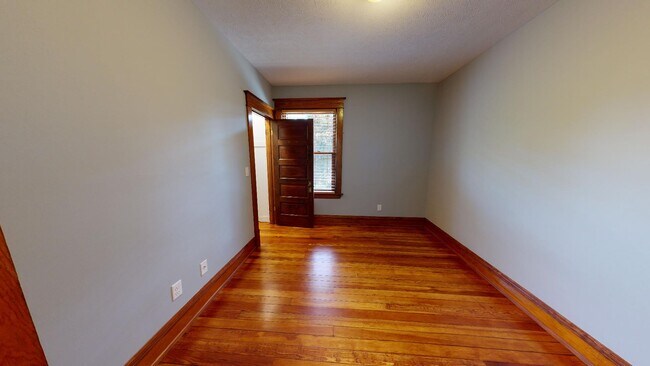 Building Photo - 1025 Park St SW