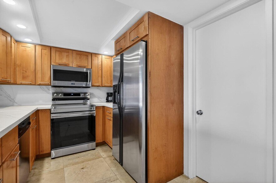 Building Photo - 1717 N Bayshore Dr
