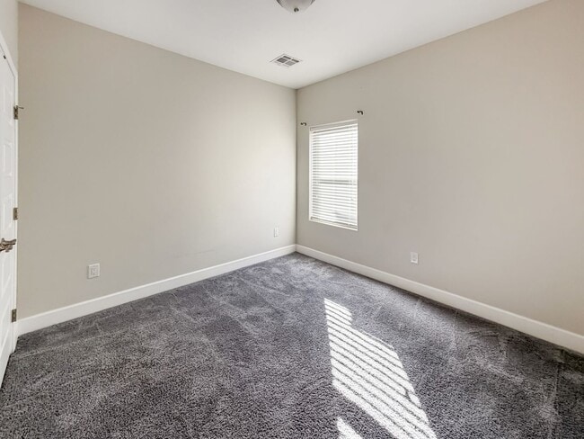 Building Photo - 4717 Homestretch Rd