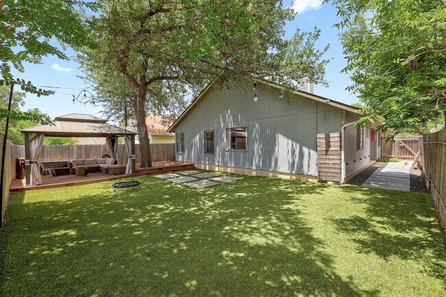 Building Photo - 2205 Waterway Bend