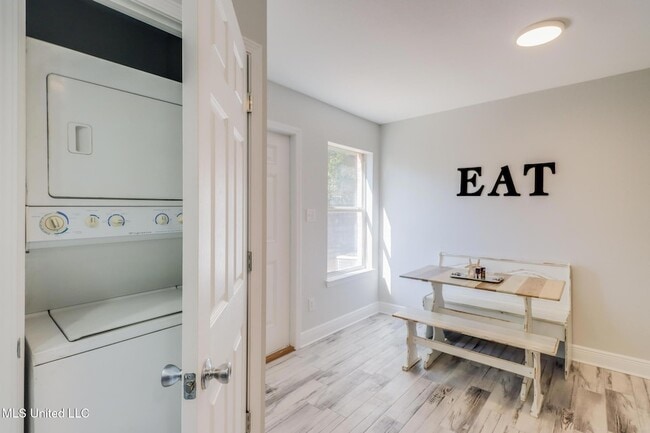 Building Photo - 229 Milray Ln