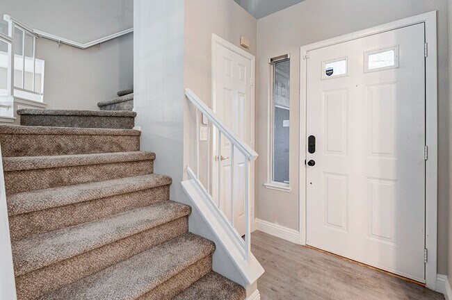 Building Photo - Gorgeous 2 Bedroom home in Desert Shores Racquet Club!