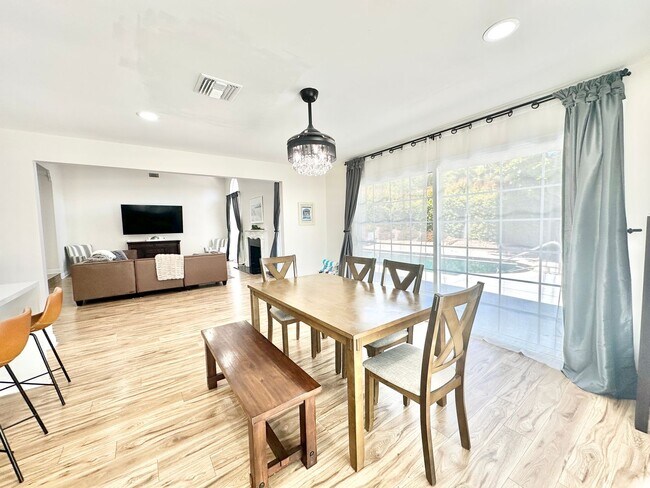 Building Photo - Breathtaking Custom Country Two-Story Home, Fully Remodeled & Beautifully Appointed on Private 20...