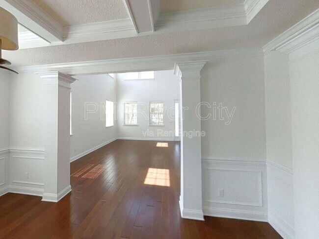 Building Photo - 2099 Club Lake Dr