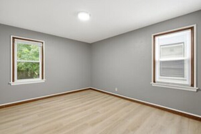 Building Photo - 3 Bed / 1 Bath | Ferguson, MO | $1,220/mo
