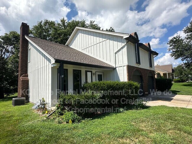 Building Photo - 3870 SW Harbor Dr