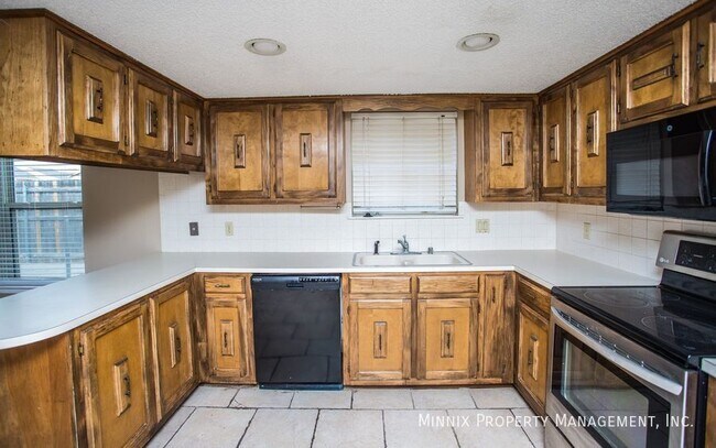 Building Photo - 4800 Dentcrest Dr