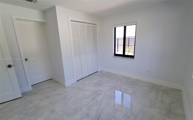 Building Photo - 216 Shadow Way