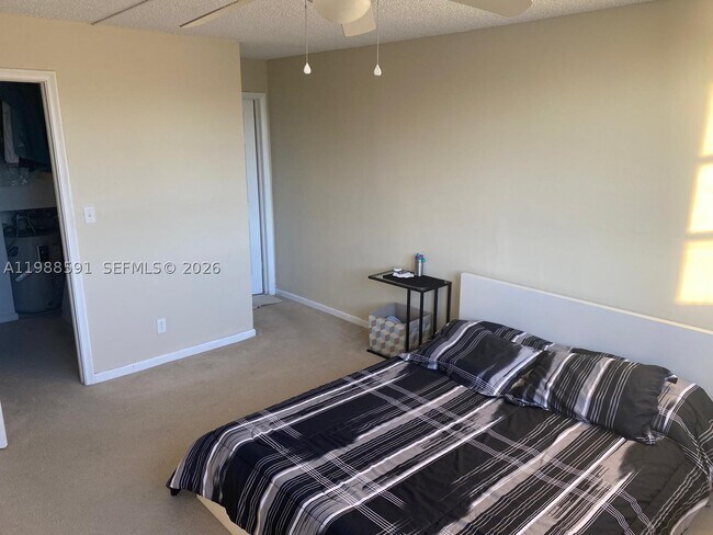 Building Photo - 361 S Hollybrook Dr