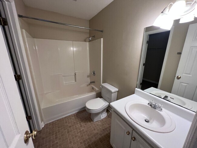 Building Photo - Jason 378-380