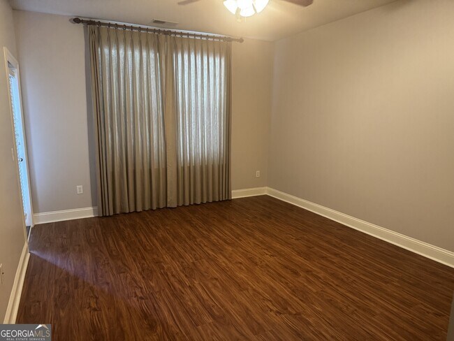 Building Photo - 901 Abernathy Rd NE