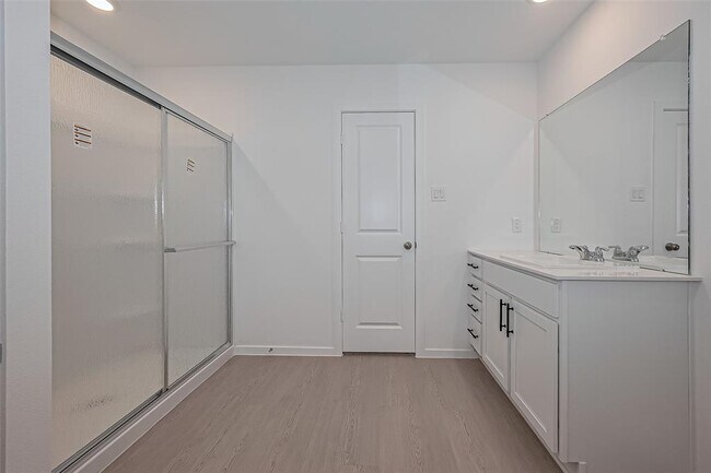 Building Photo - 27615 Village Way Dr.
