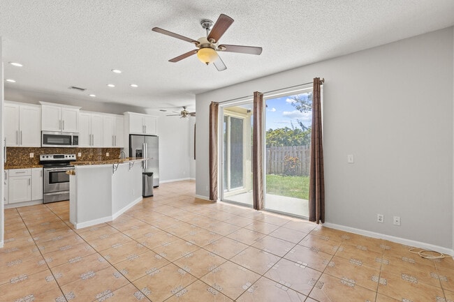Building Photo - 7842 Springfield Lake Dr