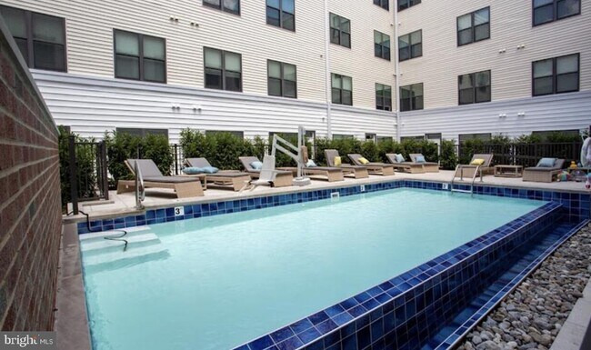 Building Photo - 401 Race St