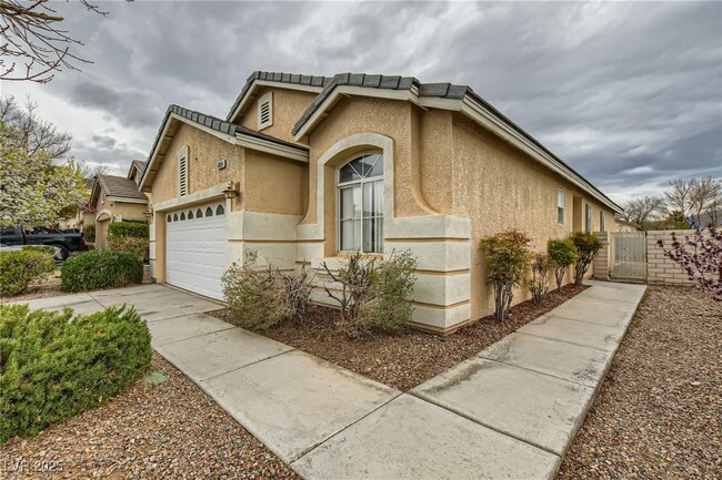 Building Photo - 8804 Crooked Shell Ave