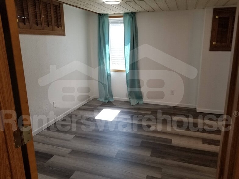 Building Photo - 616 2nd St NE