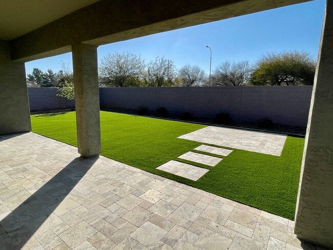 Building Photo - Gorgeous 3 Bed/2.5 Bath + Den Home In Chandler! Gated Community & Upgrades Throughout Home!