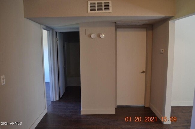 Primary Photo - Nice 2 bedroom 2 bath apartment in Apache ...