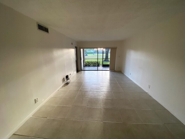 Building Photo - 12962 Briarlake Dr