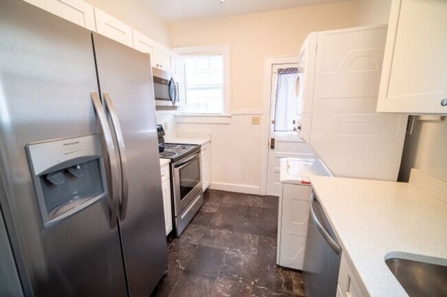 Building Photo - Fall 2026!! Live in this Historic yet modern 4 bedroom!