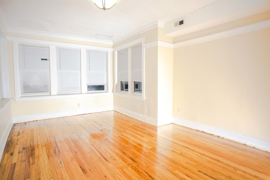 Building Photo - 5301 W Jackson Blvd