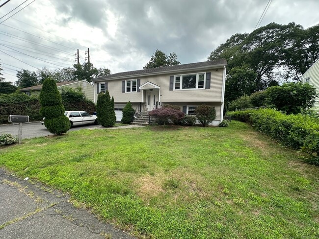 Primary Photo - 25 Quinsey Dr