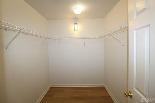 Building Photo - 27 Pin Oak Dr