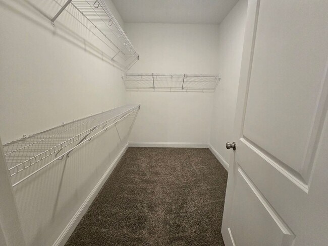 Building Photo - 4 Bedroom, 2 Bath Ranch Available for Rent Now!