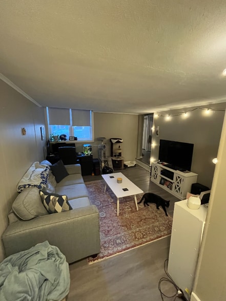 Building Photo - 1862 Beacon St