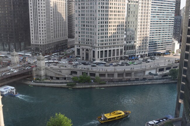 Building Photo - 405 N Wabash Ave