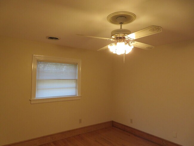 Building Photo - Meadowbrook Estates