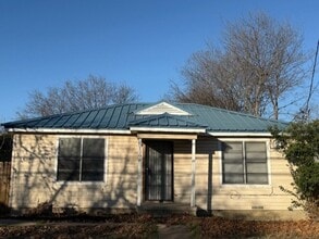 Building Photo - 1205 E Avenue G