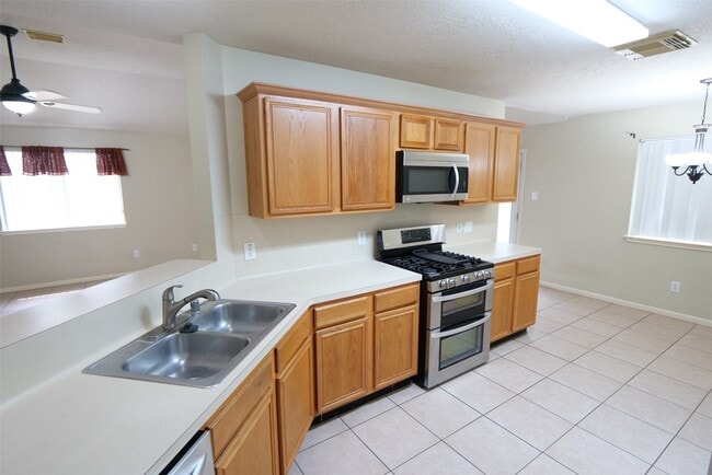 Building Photo - 23135 N Waterlake Dr