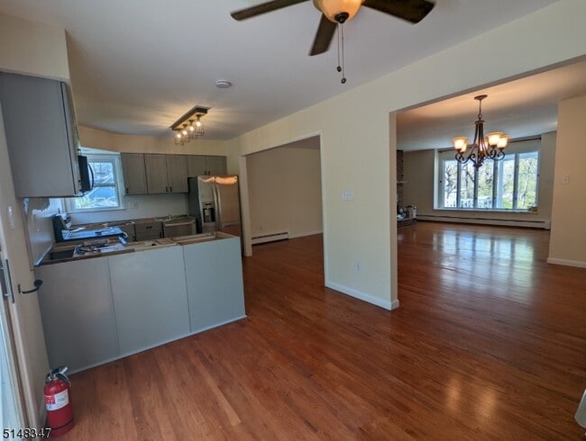 Building Photo - 6 W Windy Bush Ln