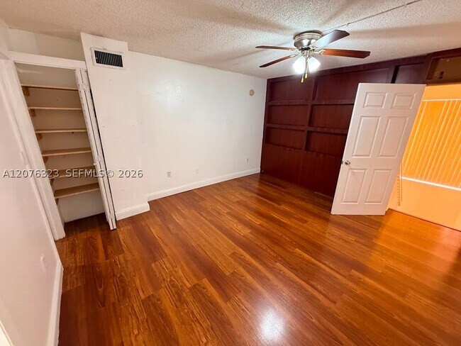 Building Photo - 1300 W 47th Pl