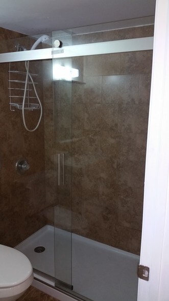 Building Photo - 1975 Normandy Dr