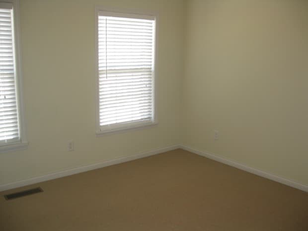 Building Photo - Spacious 3 bedroom townhouse in Dove Creek Subdivision!        20260504