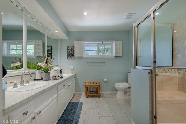 Building Photo - 13383 Contour Dr