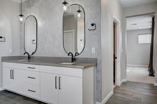 Building Photo - STUNNING 2 Story, 3 Bedroom Home in INSPIR...