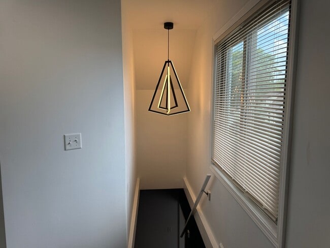 Building Photo - 4 BED, 3 BATH, Fully renovated Single Fami...