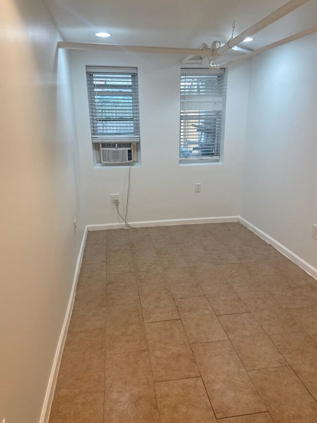 Building Photo - 1209 Trinidad Ave NE