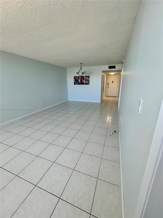 Building Photo - 1200 NE Miami Gardens Dr