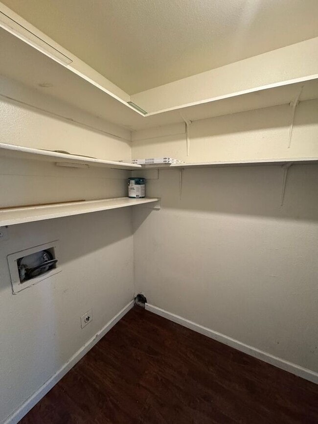 Building Photo - 2809 N Mountain Ave