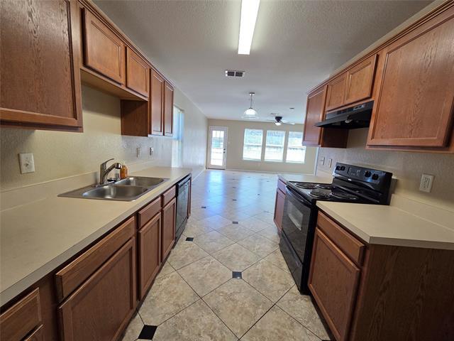 Building Photo - 2326 Kingsway Dr