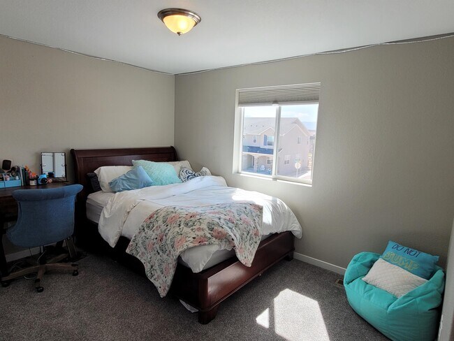 Building Photo - 10135 Thrive Ln
