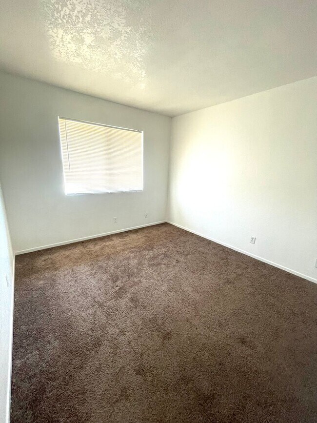 Building Photo - 74077 Cactus Dr