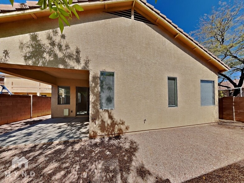 Building Photo - 12548 E Red Iron Trail