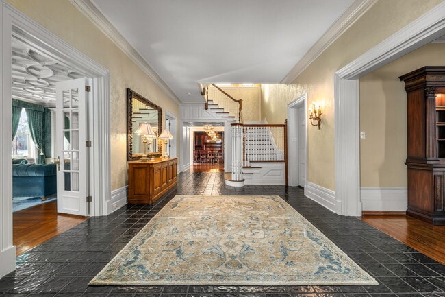 Building Photo - 5135 Ellsworth Ave